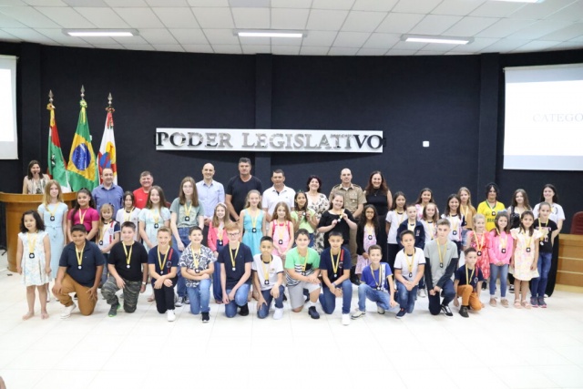 Projeto Educação no Trânsito premia concursos de desenho, slogan, poesia e redação