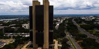 BC inicia reunião que deve baixar os juros pela primeira vez em 3 anos