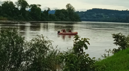 Bombeiros ampliam buscas por criança desaparecida na região do Rio Uruguai
