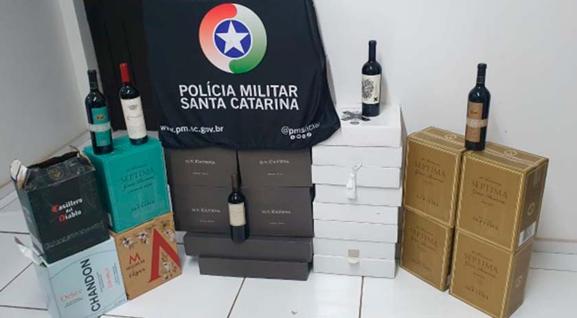Polícia Militar apreende carregamento de vinho ilegal em Maravilha
