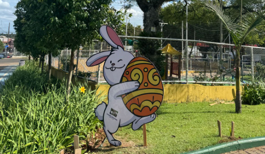 Praça Dalilo Quintino Pereira entra no clima da Páscoa com decoração especial