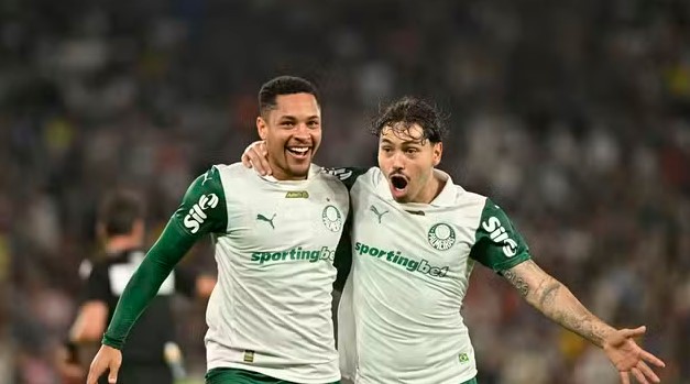 Palmeiras vira sobre o Fluminense no Maracanã e sobe para terceiro lugar