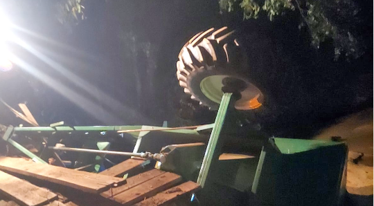 Carga de soja é perdida após carreta cair de ponte