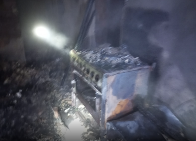 Incêndio destrói residência durante a noite