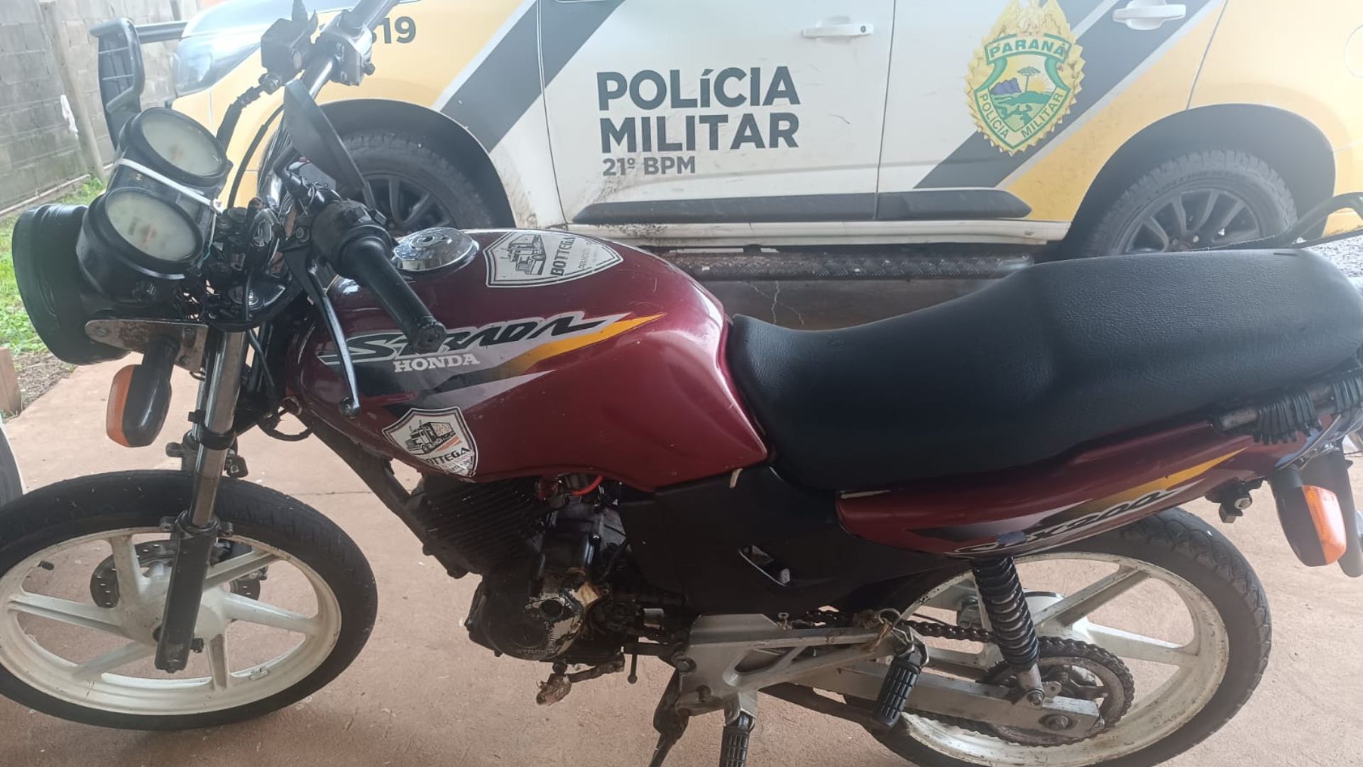 Homem é preso por conduzir motocicleta adulterada e sem capacete