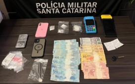 PM encontra grande quantidade de cocaína e mais de R$ 3 mil em espécie em residência