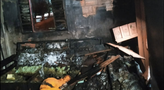 Incêndio em residência mobiliza Corpo de Bombeiros