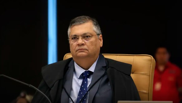 Dino pede que Câmara explique viagem de Mário Frias ao exterior