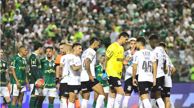 Garro faz golaço, e Corinthians, com dois a menos, busca empate contra o Palmeiras nos acréscimos