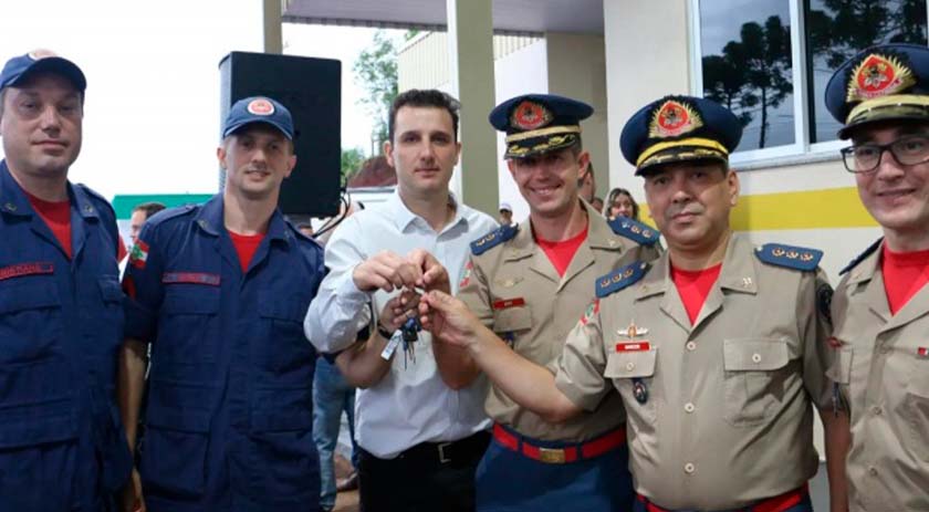 Maravilha recebe novo caminhão do Corpo de Bombeiros