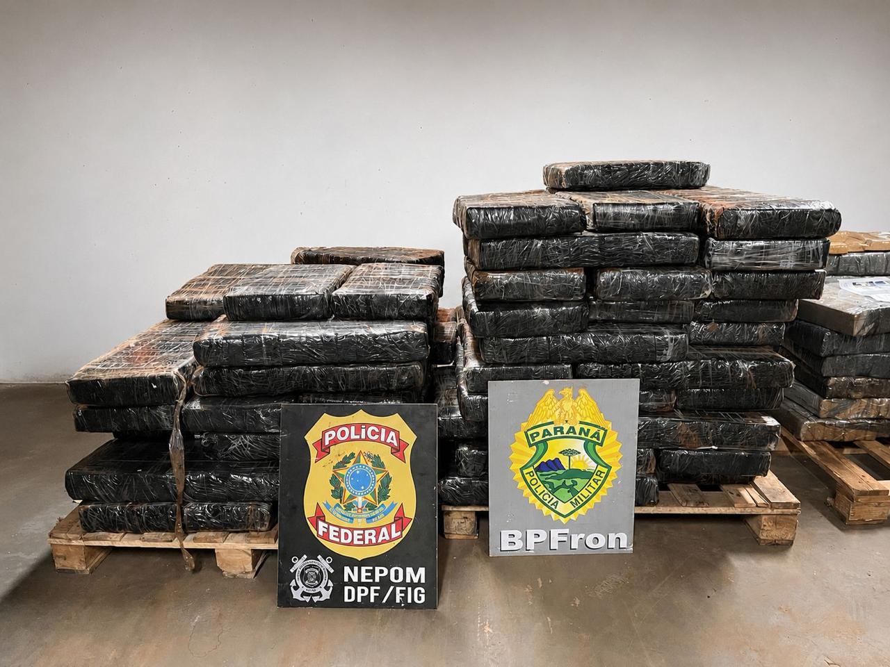 Mais de 1,1 tonelada de maconha é apreendida em ação conjunta do BPFRON e Polícia Federal