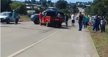 Acidente entre Fiorino e Hilux deixa jovem ferido na BR-163