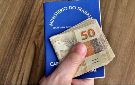Governo de SC antecipa 13º salário aos servidores públicos e injeta R$ 686 milhões na economia