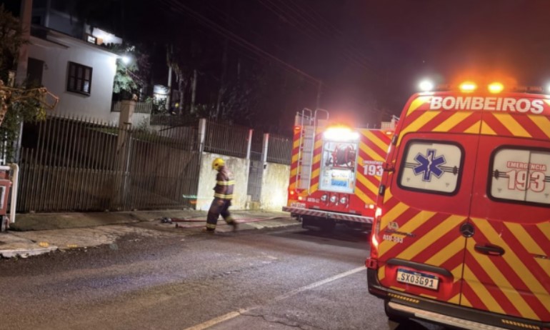 Princípio de incêndio em residência mobiliza bombeiros no Centro