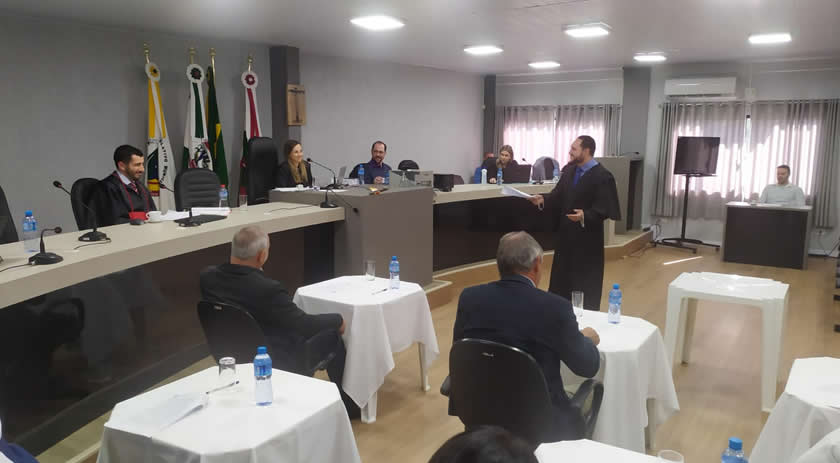Homem que desferiu 14 facadas em sua companheira vai a júri nesta segunda-feira por tentativa de feminicídio