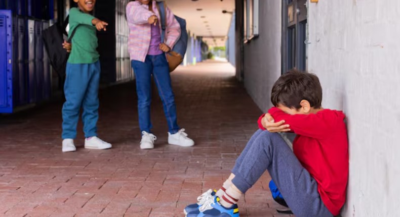 Estudante é vítima de agressão e bullying em escola