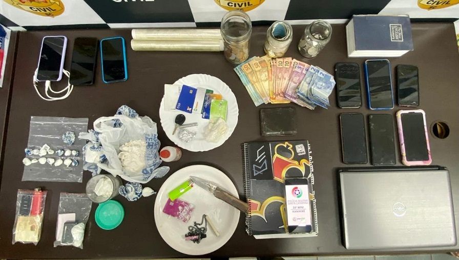 Seis homens e dois adolescentes são apreendidos com mais de 400g de droga no Oeste de SC