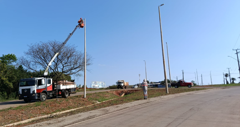 Prefeitura realiza troca de lâmpadas por LED em pontos estratégicos