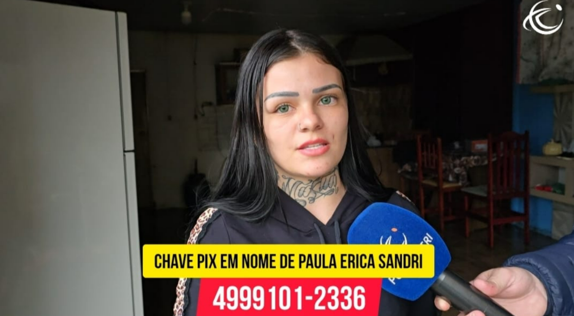 Mãe de dois filhos tem casa interditada após risco de desabamento e pede ajuda da comunidade