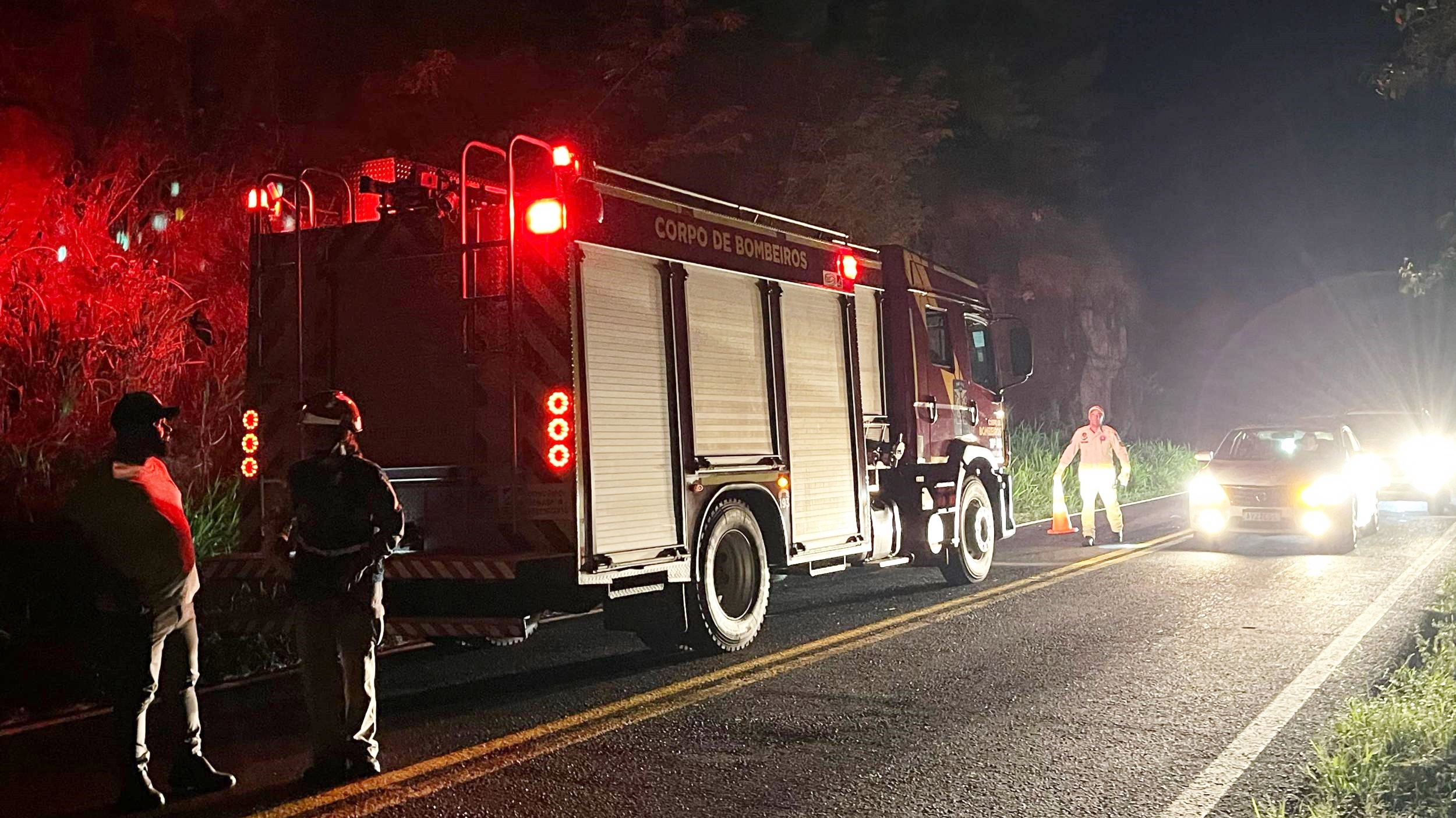 Casal fica ferido após ser atropelado por carro na PR-281