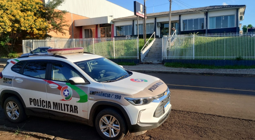 Mulher é presa em cumprimento de mandado por furto e tráfico