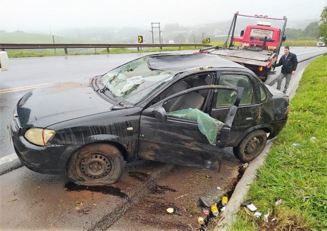 Motorista embriagado é preso ao dirigir pelo acostamento da contramão na BR-282