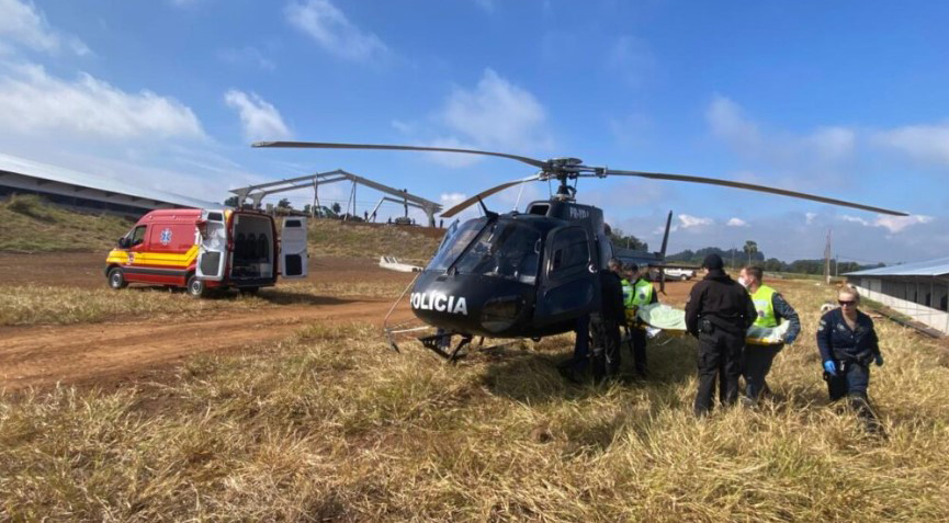 Trabalhador sofre queda de 10 metros e é transferido de helicóptero no Oeste de SC