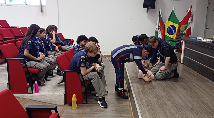 Grupo Sênior do grupo de Escoteiros Tri-Fronteira participa de instrução de primeiros socorros