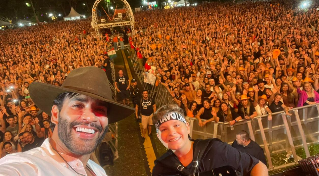 De Dionísio Cerqueira para um palco de 80 mil pessoas: jovem gaiteiro vive noite inesquecível ao lado de Gusttavo Lima