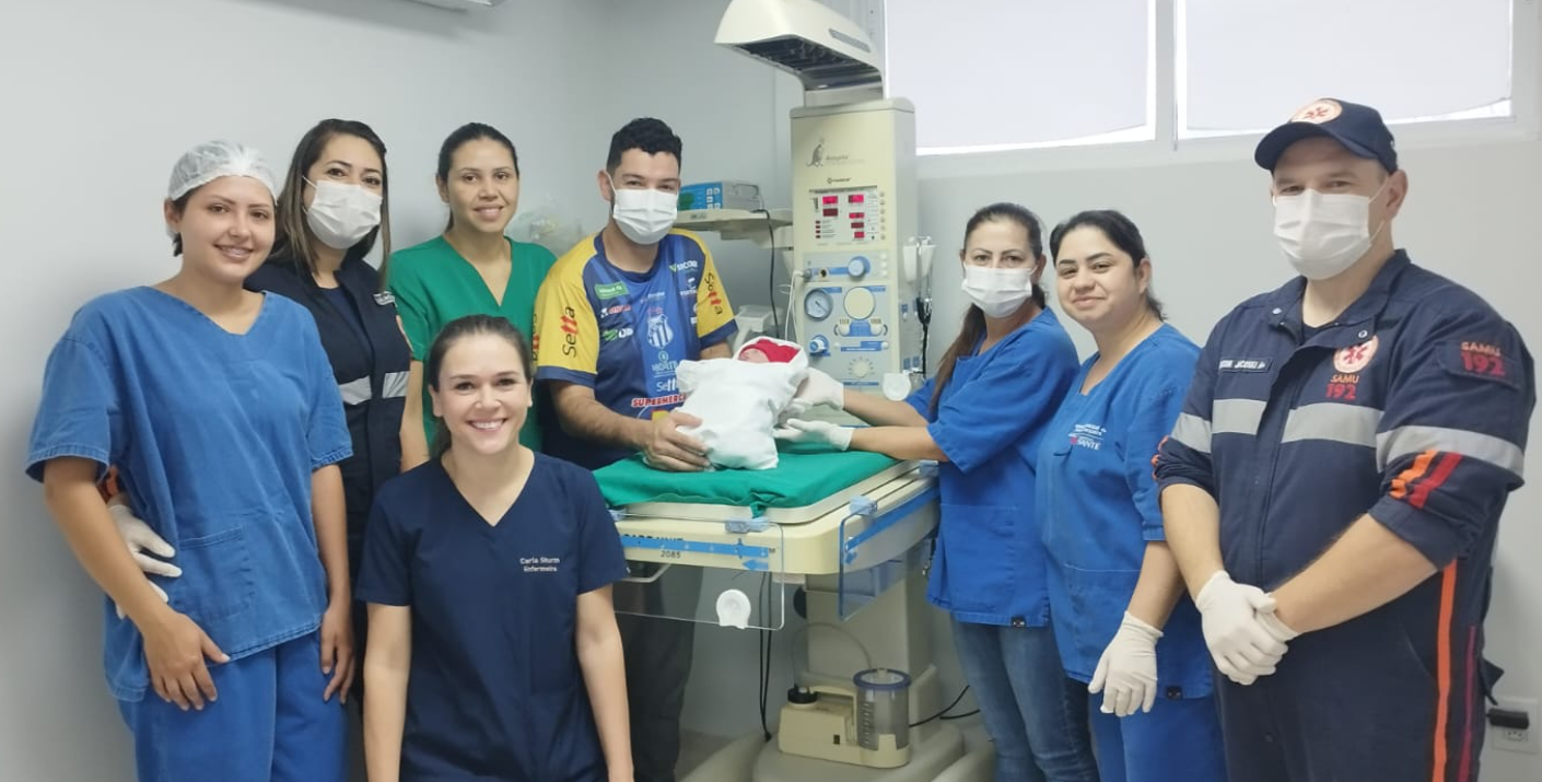 Bebê nasce em casa e recebe atendimento do SAMU a caminho do hospital