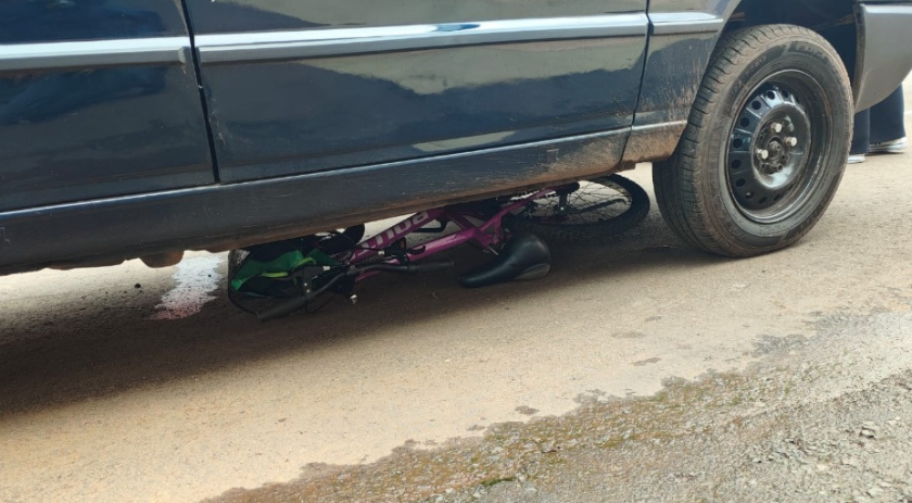 Criança de 8 anos é atropelada e tem bicicleta arrastada por cerca de 10 metros em Irati