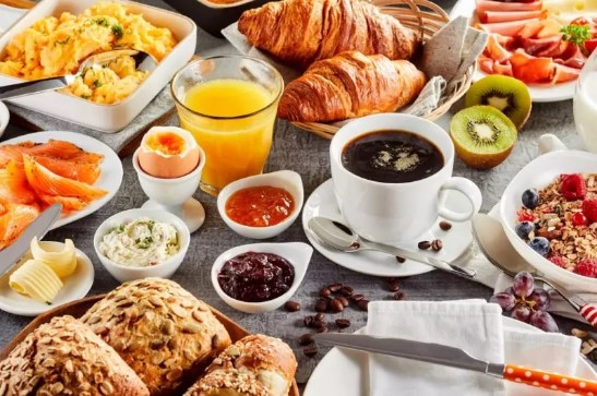 O melhor horário para tomar café da manhã se você tem diabetes, segundo especialistas