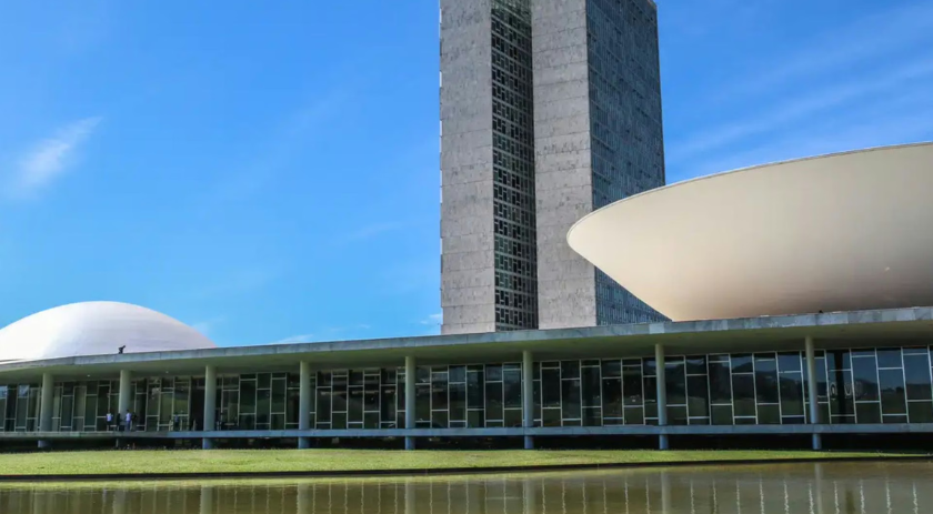 Projeto que tenta barrar aborto legal de meninas vítimas de estupro avança na Câmara