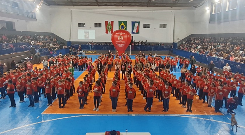 Mais de 400 crianças se formam no projeto Bombeiro Mirim