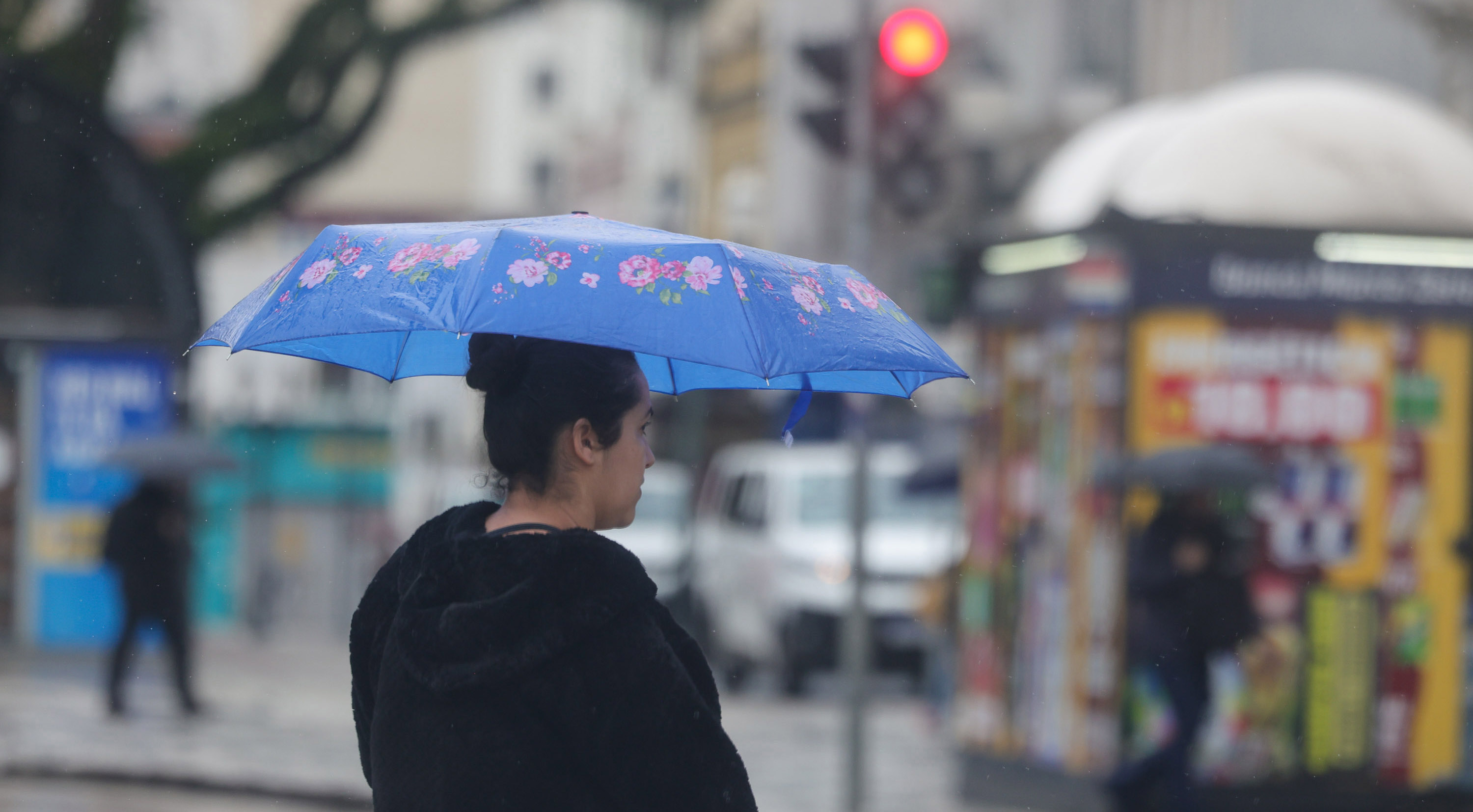 Meteorologistas monitoram o tempo 24 horas por dia e ajudam a prevenir desastres