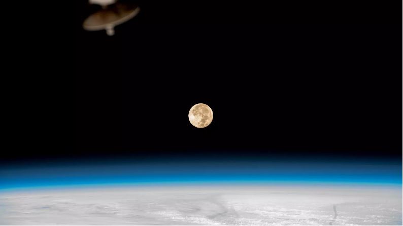 Última lua cheia de 2023 vista do espaço é divulgada