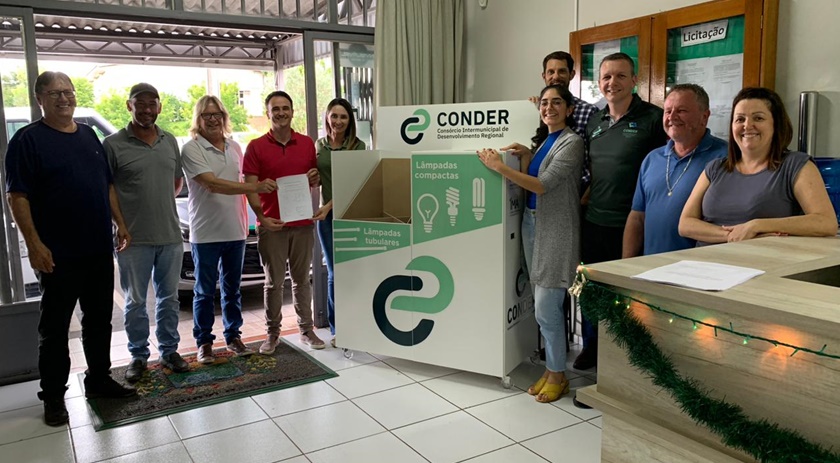 Município recebe unidade coletora de lâmpadas