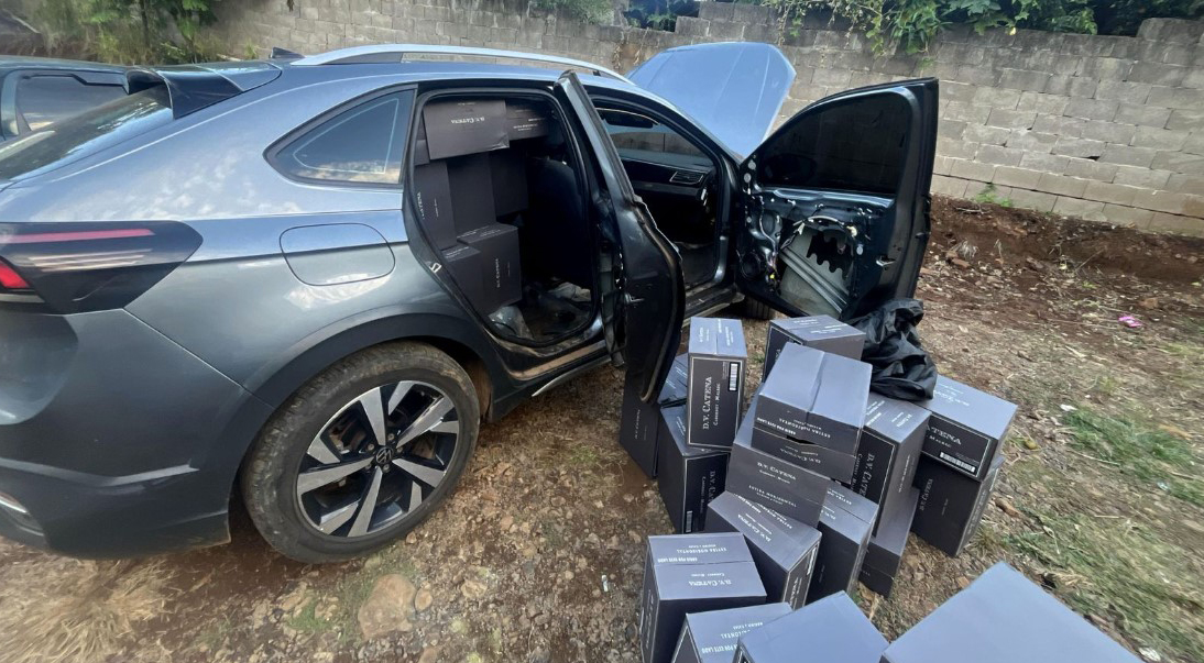 PF prende dois homens com 600 caixas de vinhos contrabandeados