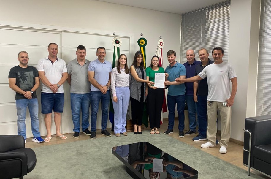 Município e ASCOAGRIN firmam termo de R$ 95 mil para participação na Intermodal South America 2025