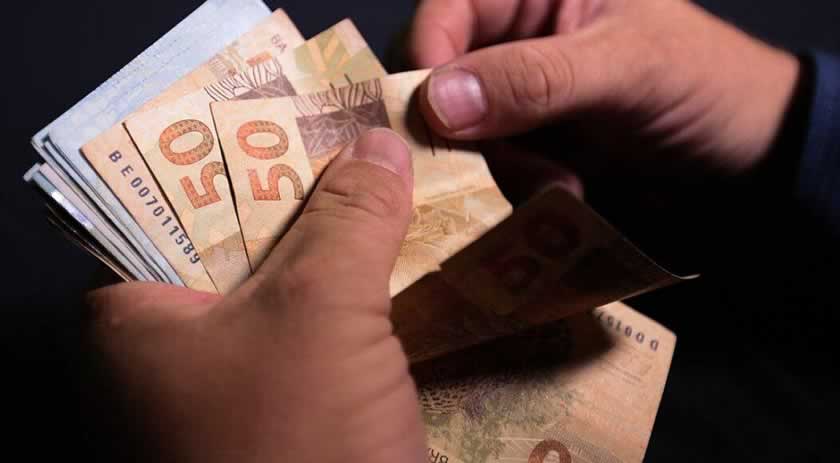 Governo aumenta salário mínimo para R$ 1.302,00 em 2023
