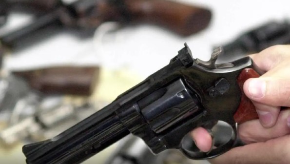 Comissão da Câmara aprova porte de arma para oficiais de justiça