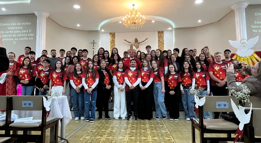 Igreja Nossa Senhora Aparecida celebra 70 anos com visita pastoral e crisma de 43 jovens e adultos