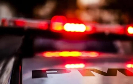 Bandidos tentam cometer assalto em residência e são mortos após morador reagir