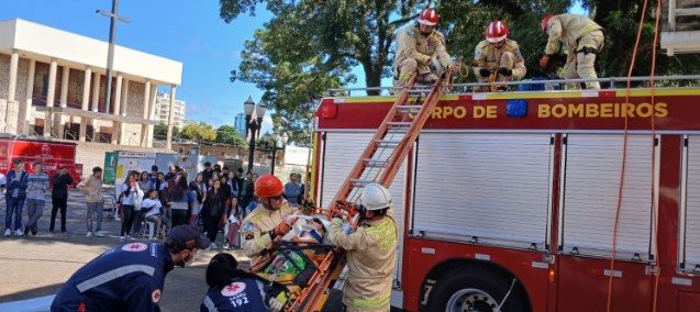 Abril Verde: Simulação de socorro abre campanha de prevenção de acidentes de trabalho