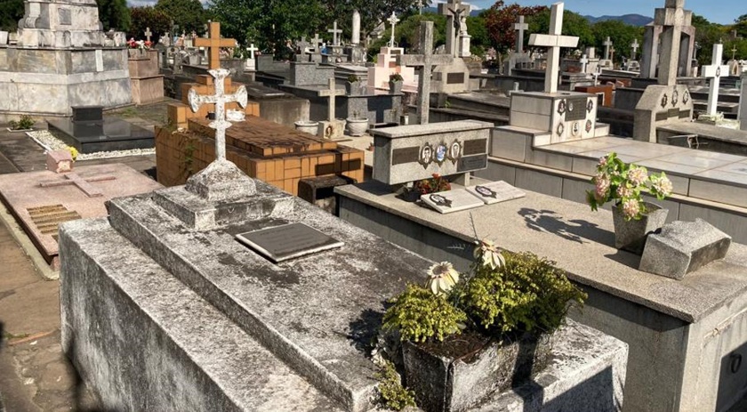 Após ordem da Justiça, oficial vai a cemitério tentar intimar homem morto