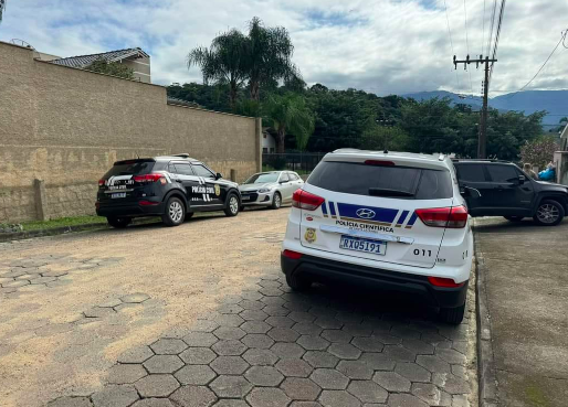 Filha mata a própria mãe com facada no pescoço em SC