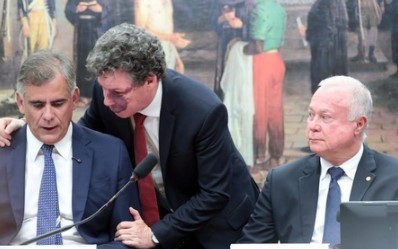 Comissão da Câmara dos Deputados aprova avanço de propostas que podem acabar com escala 6x1