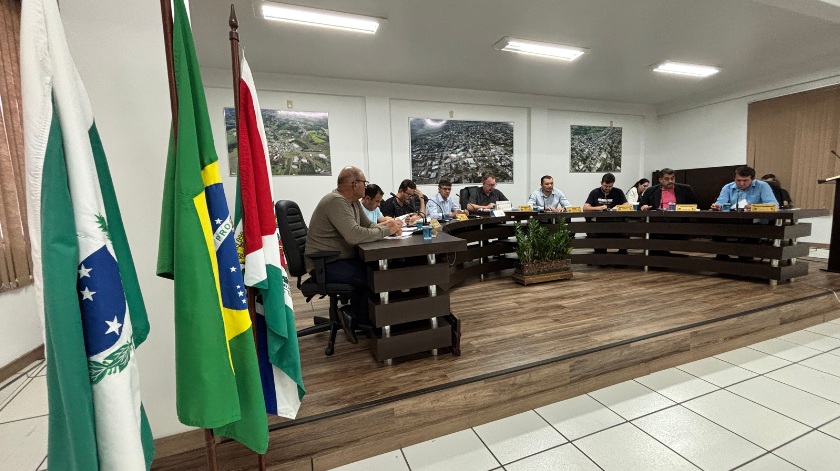 Câmara aprova projetos e discute ampliação do Centro de Convivência dos Idosos
