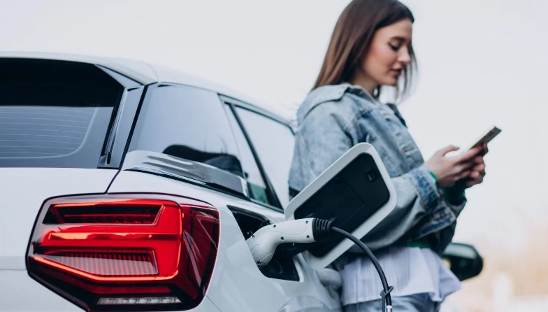 Mudança de marcha: vantagens e desvantagens dos carros elétricos e híbridos