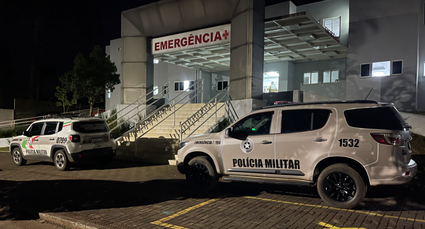 Homens agridem profissionais da saúde e danificam hospital